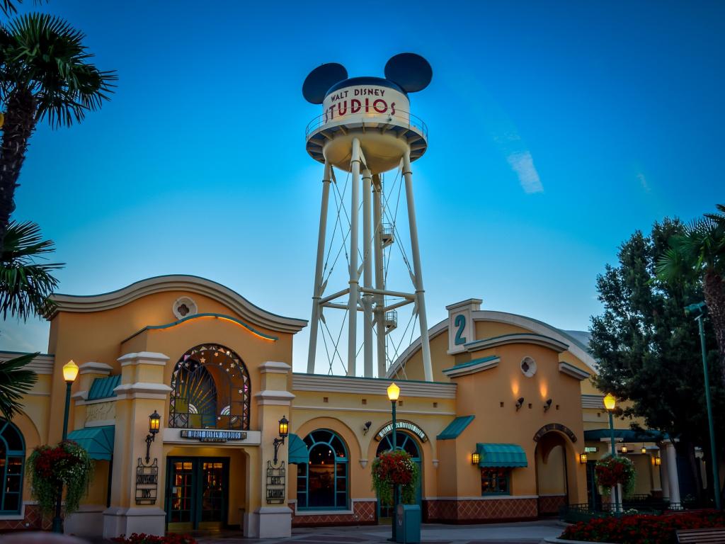 What's Real Worth Of The Walt Disney Company (DIS), Alphabet Inc. (GOOGL)