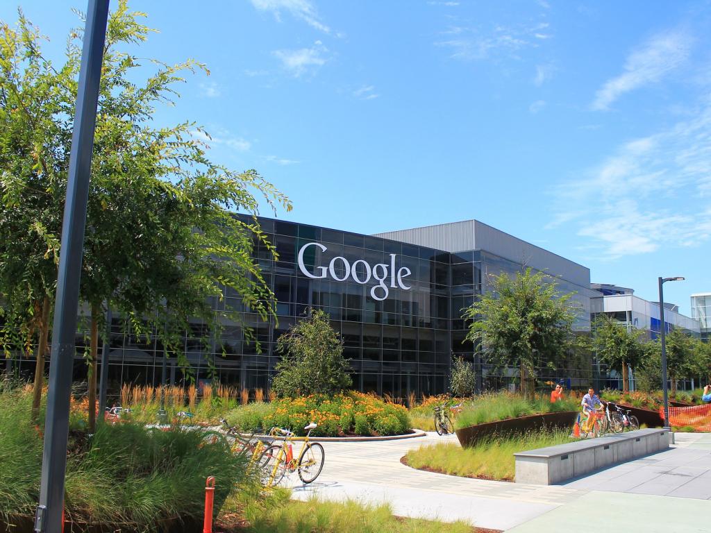 Alphabet (NASDAQ:GOOGL) Loses Buy Rating
